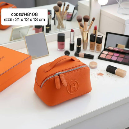 HERMES ᴍᴀᴋᴇ ᴜᴘ ʙᴀɢ
ᴍᴀᴛᴛᴇ ʟᴇᴀᴛʜᴇʀ ᴍᴀᴛᴇʀɪᴀʟ
ᴡɪᴛʜ ʟᴏɴɢ ʙᴇʟᴛ sᴛʀᴀᴘ
sɪʟᴠᴇʀ ʜᴀʀᴅᴡᴀʀᴇ
sɪᴢᴇ: 21 cm
ᴡɪᴛʜ BOX

75 dhs✅

Zain31
❣️❣️❣️