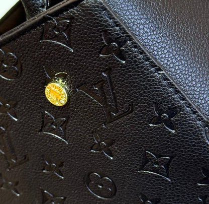 LV
NEW CAME GOOD QUALITY WITHBOX 
🎁🎁🎁

95 dhs🪙🌨️
SIZE : 28cm

Zain39
♥️♥️♥️