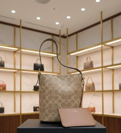 COACH 
GOOD QUALITY 💫
90 dhs✅

WITH BOX 
🎁🎁🎁

Zain28
♥️♥️♥️