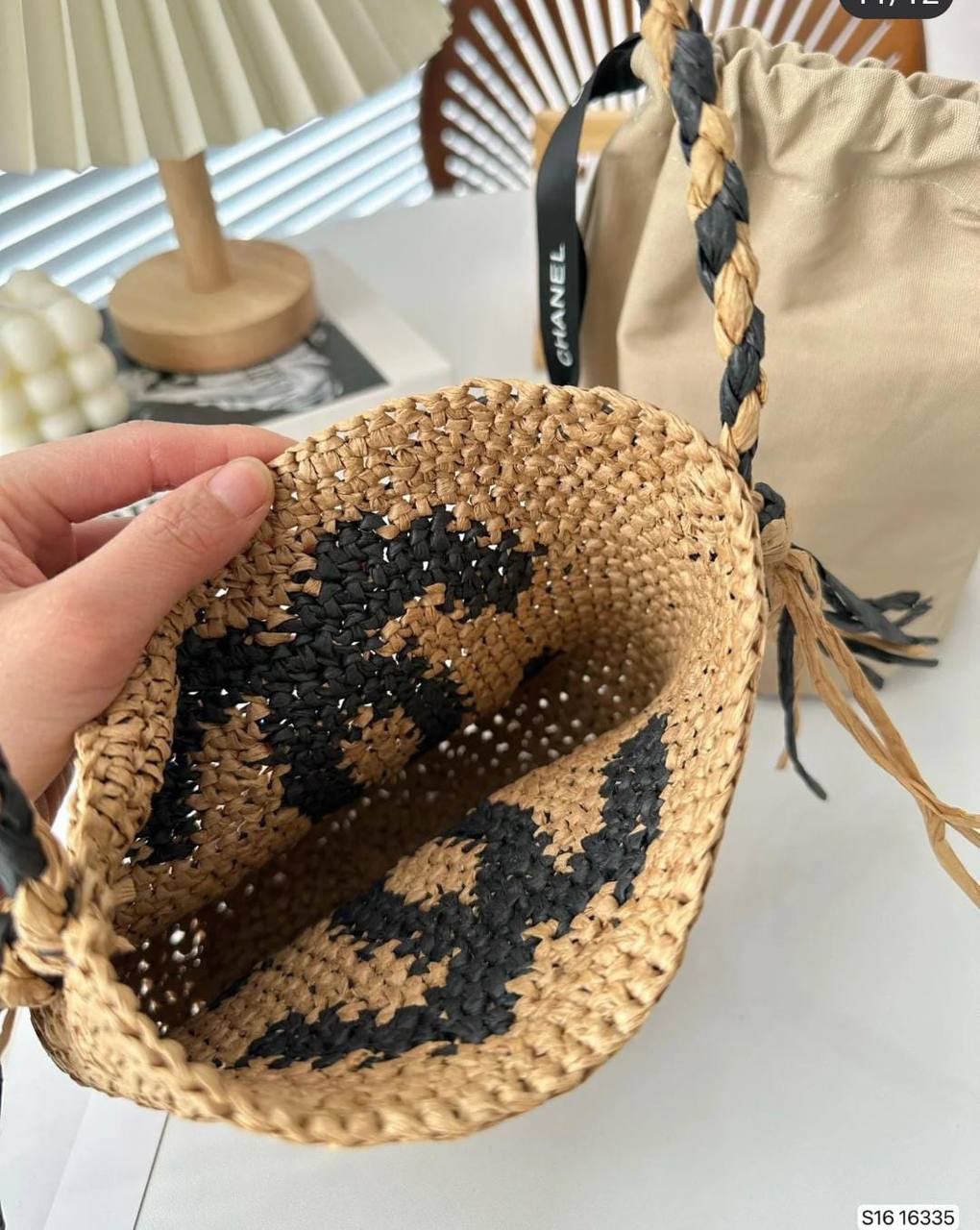 Chanel
85 dhs✅
Size 14*19

Zain07
♥️♥️♥️