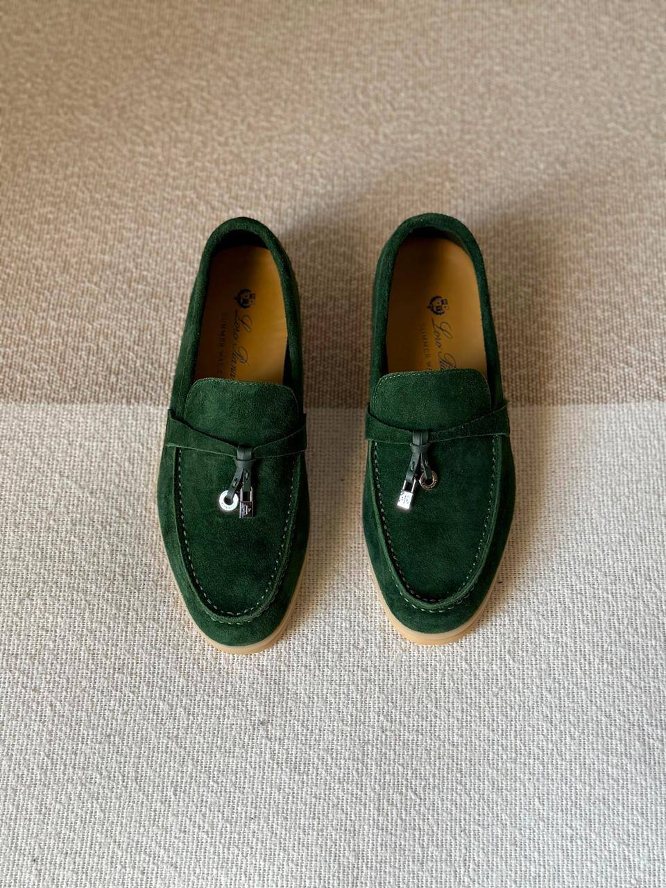 Loro Piana
Size 36 to 41
450 dhs✅

Zain288
♥️♥️♥️
