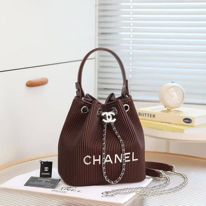 Chanel  
Good quality 
100 dhs✅

Zain232
♥️♥️♥️