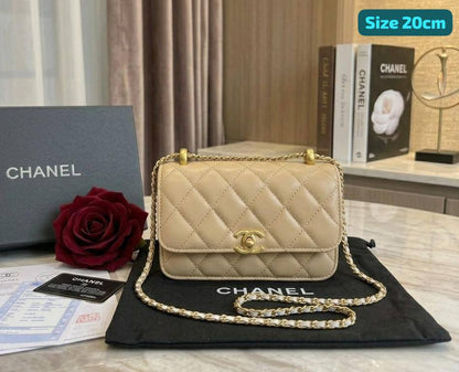 Chanel

Good quality 
with box 
100 dhs🇦🇪🇦🇪🇦🇪

Zain186
♥️♥️♥️