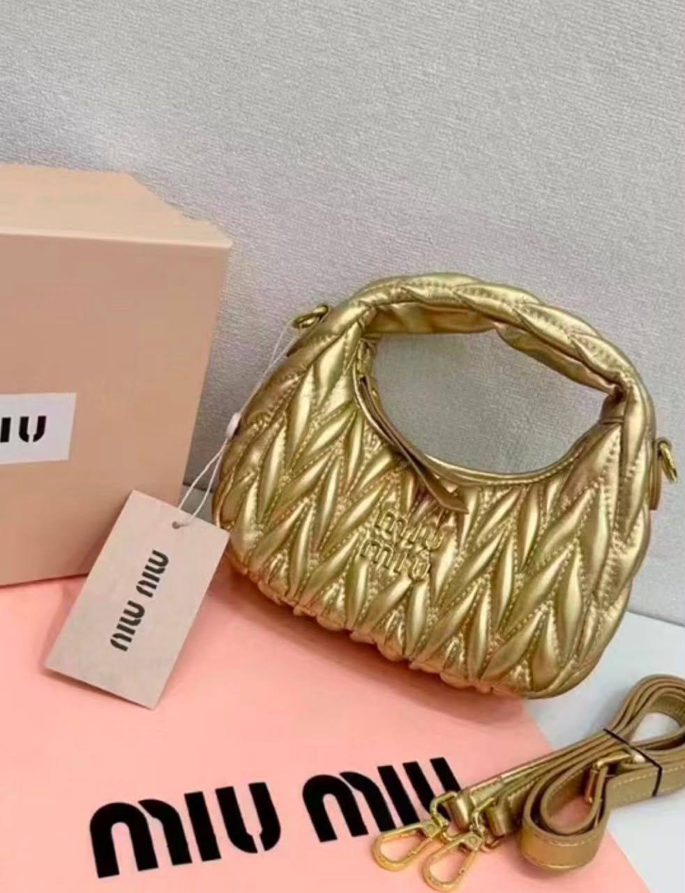 Miu Miu
95 dhs✅
Good-quality with box

Zain35
♥️♥️♥️