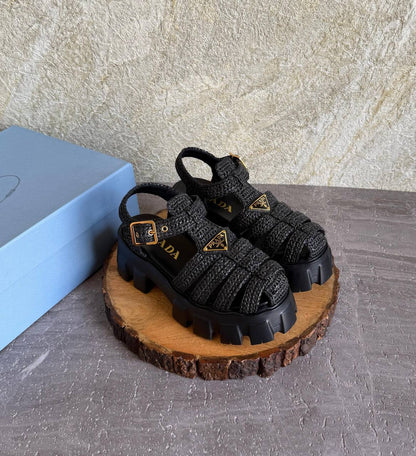 PRADA 
SuperMaster Quality 💯
550 dhs🇦🇪🇦🇪
Size: 36-41💥

Zain171
♥️♥️♥️