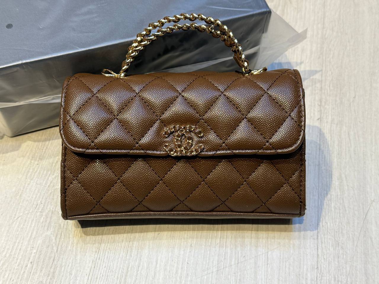 CHANEL

19cm

95 dhs🪙

with  Box
🎁🎁🎁

Zain44
♥️♥️♥️