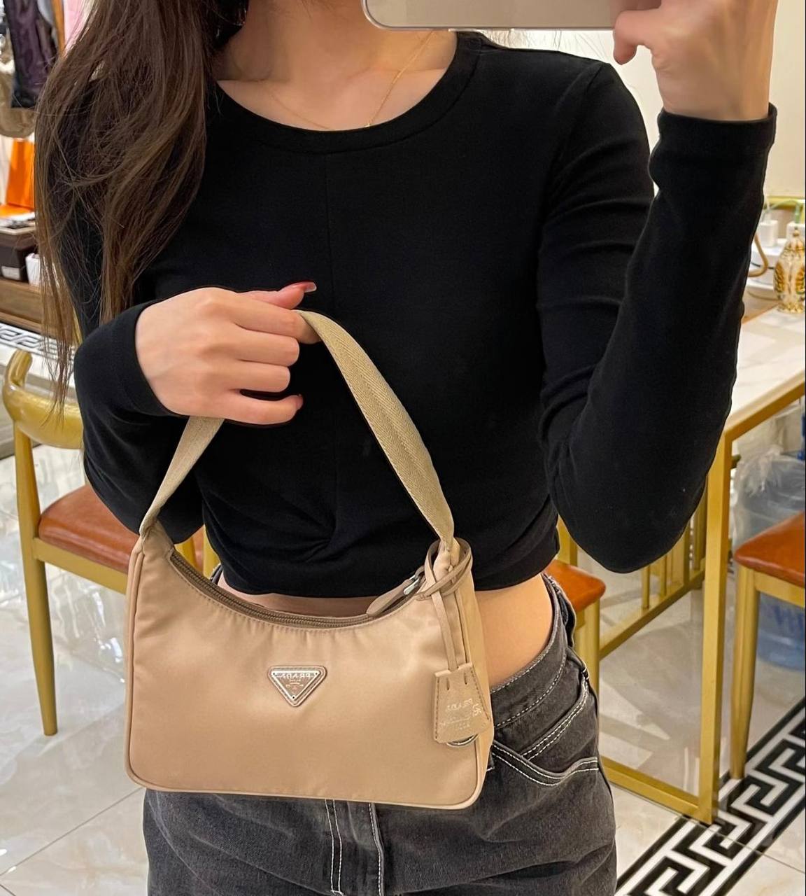 YSL

 GOOD QUALITY

 WITH BOX
🎁🎁🎁

95 dhs✅

Zain39
♥️♥️♥️

Prada