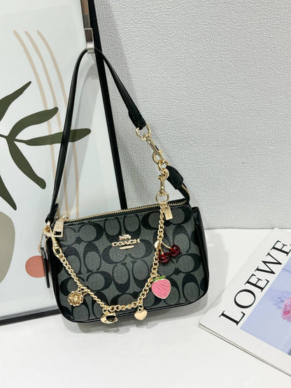 COACH

Best quality
with box

90 dhs🇦🇪🇦🇪

size 18CM

Zain290
♥️♥️♥️