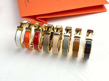 MASTER
BANGLE✨💫💥
WITH BOX AND PAPER BAG🎁🛍️
55 dhs💓

Zain89
♥️♥️♥️