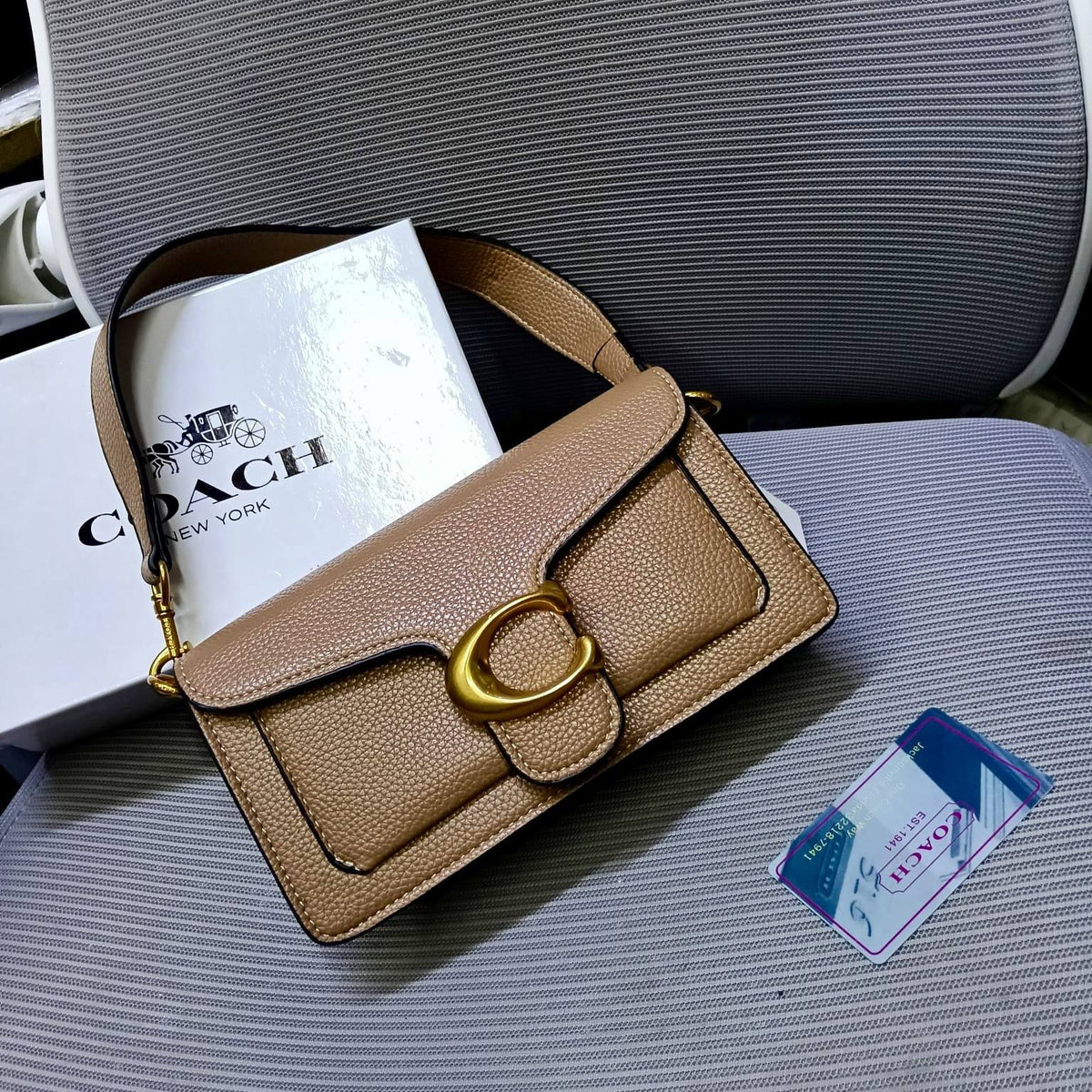 Coach

100 dhs🇦🇪

with box

size 22cm

Zain26
♥️♥️♥️