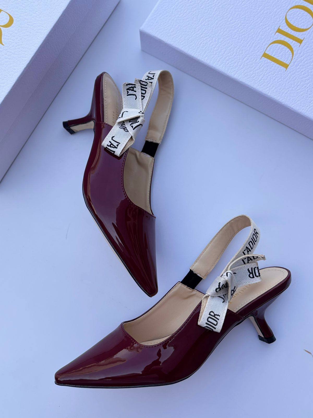 Dior 
120 dhs❣️
Size 36-42

Zain55
♥️♥️♥️