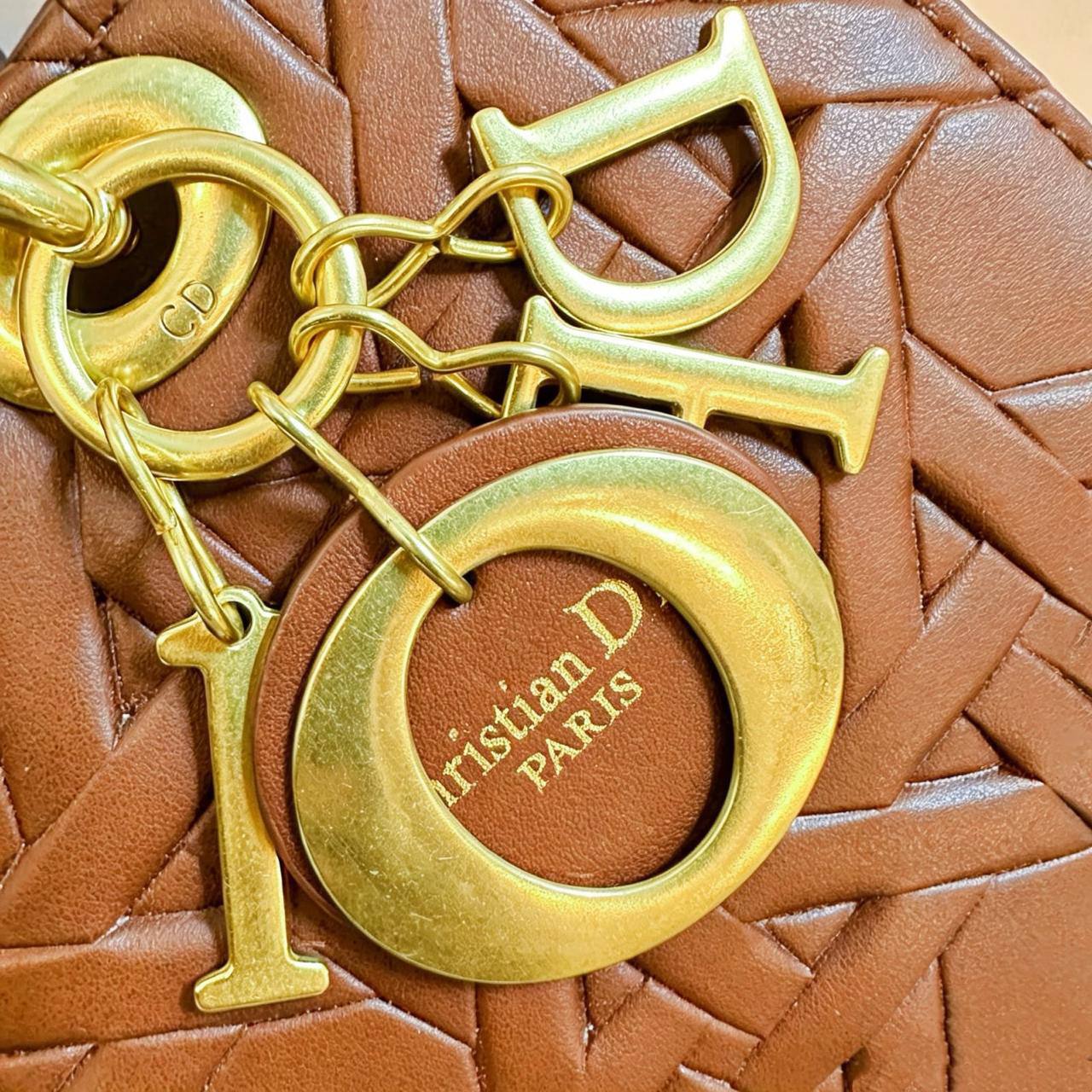 DIOR 
GOOD QUALITY 
110 dhs💓

Zain17
♥️♥️♥️