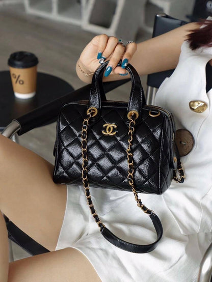 CHANEL 

GOOD QUALITY  

SPECIAL OFFER 

95 dhs

SIZE: 23cm

Zain17
♥️♥️♥️