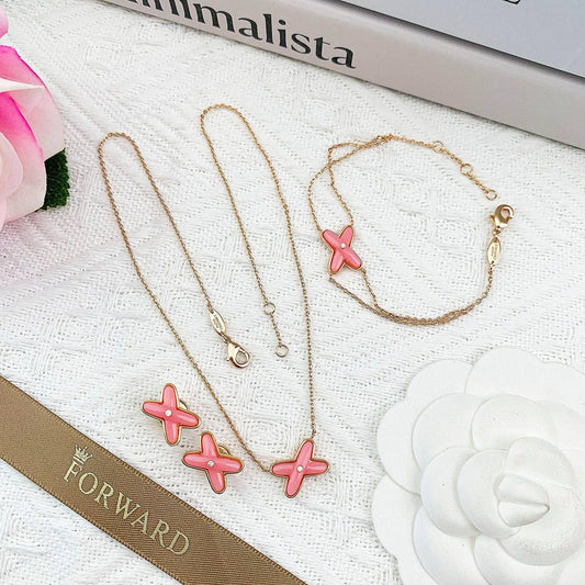 CHOUMET SET 
MASTER ✨💫
NECKLACE
BRACELET 
EARRING
140 DHS✅
WITH BOX AND PAPER BAG🛍️🎁

Zain89
♥️♥️♥️