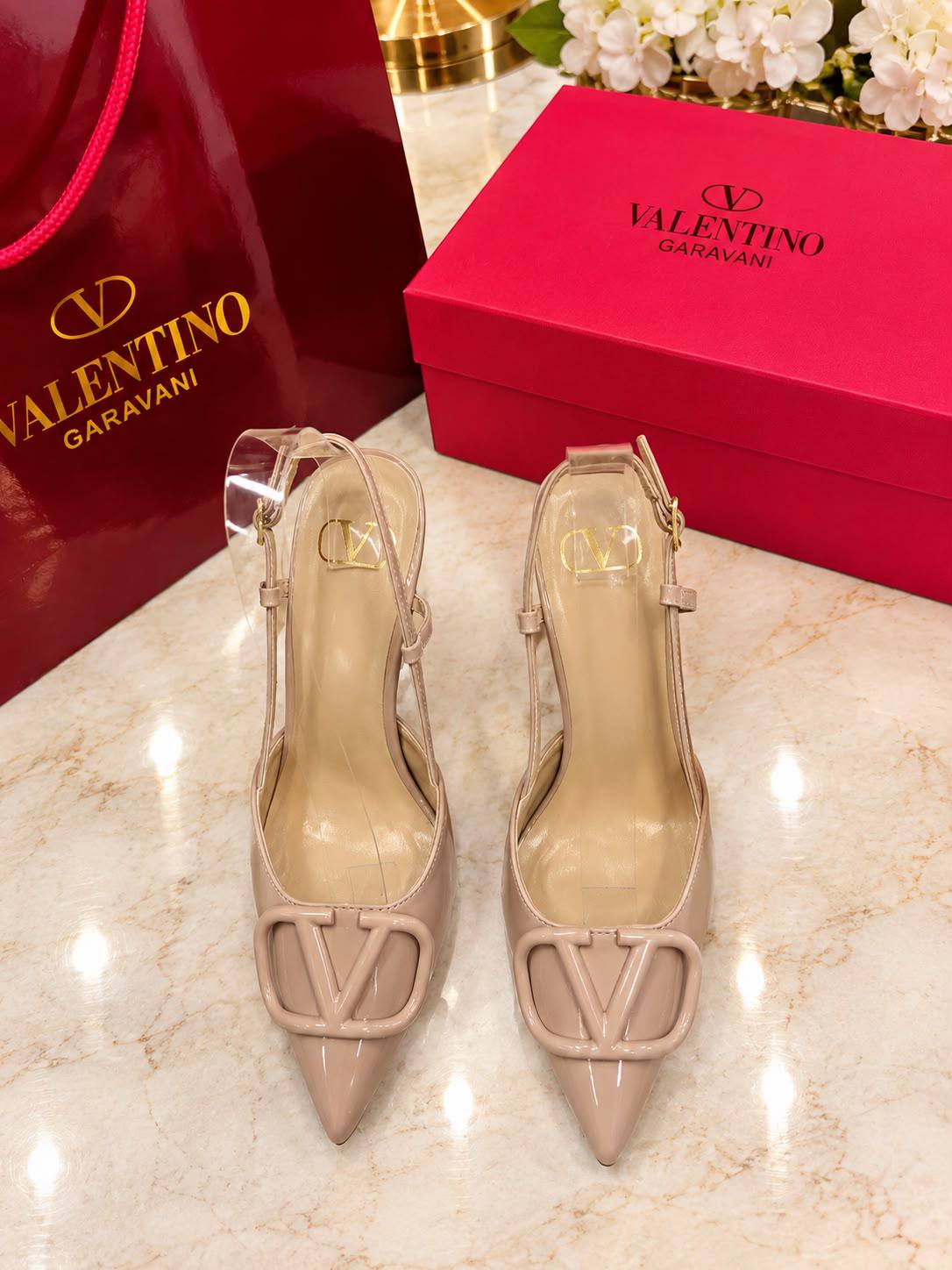 𝐑𝐄𝐒𝐓𝐎𝐂𝐊

𝐕𝐚𝐥𝐞𝐧𝐭𝐢𝐧𝐨 𝟕-𝐜𝐦
high quality

Size
36-37-38-39-40-41

110 dhs🇦🇪🇦🇪
Zain86
♥️♥️♥️