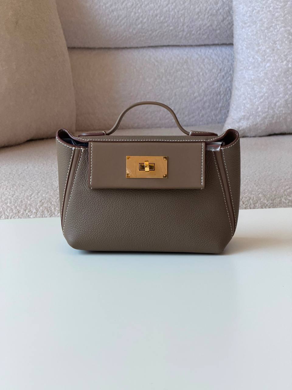 Hermes 
  22cm💕master quality😍with box❤️
380 dhs✅

Zain52
♥️♥️♥️
