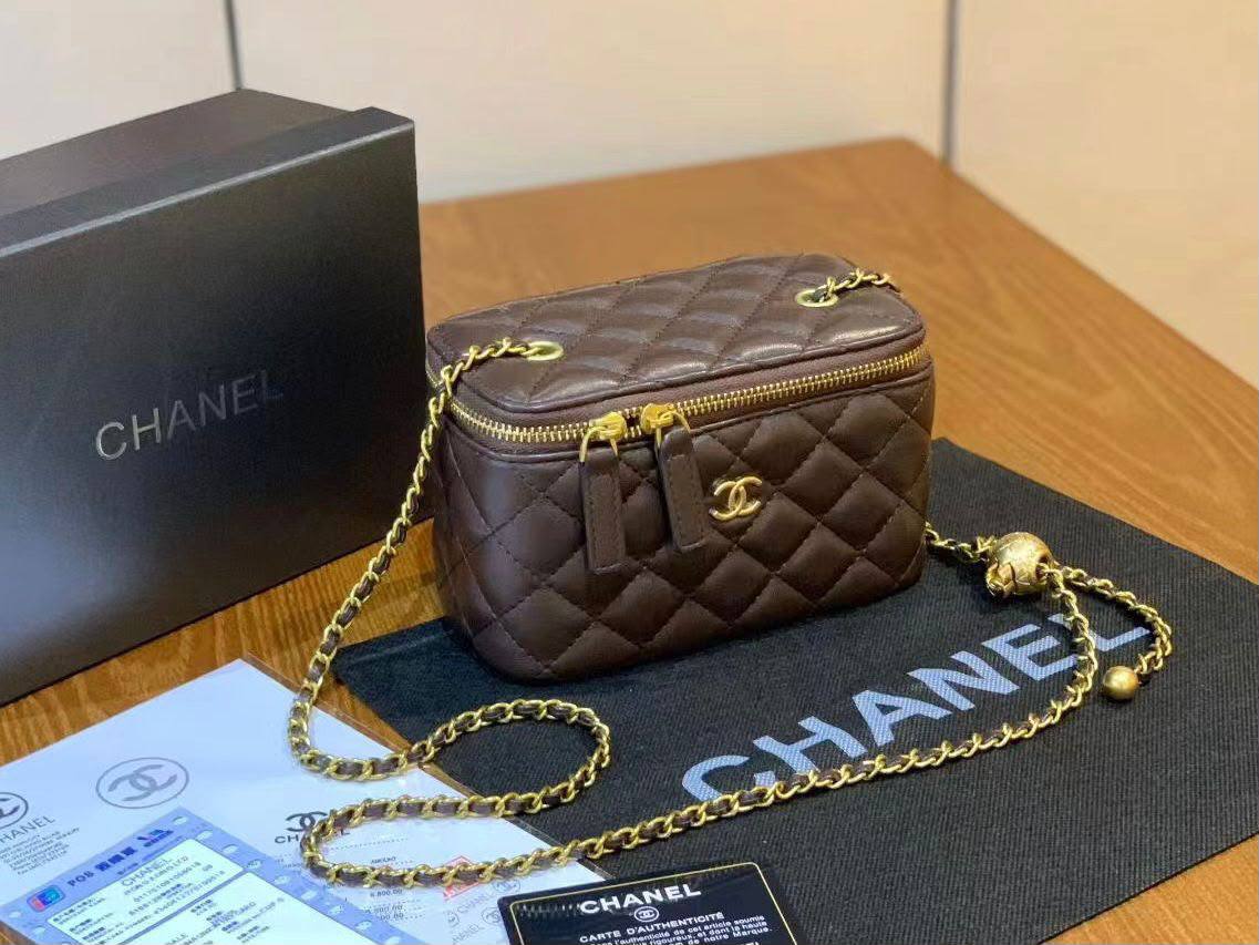 CHANEL  
GOOD QUALITY 
WITH BOX 
100 dhs💓

Zain295
♥️♥️♥️