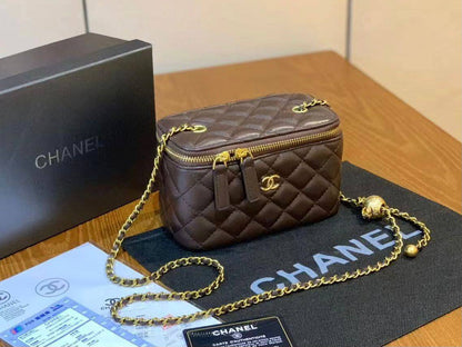 CHANEL  
GOOD QUALITY 
WITH BOX 
100 dhs💓

Zain295
♥️♥️♥️