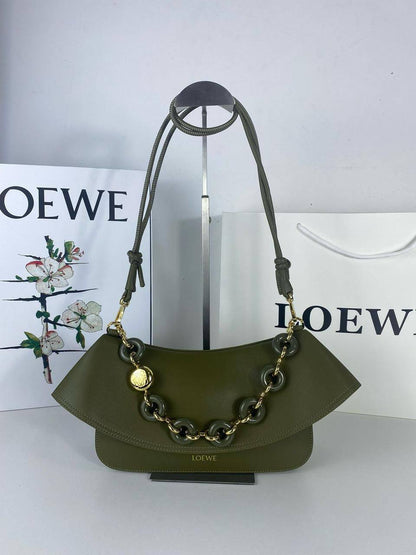 Loewe🙋🏻‍♀️🙋🏻‍♀️💕
Master
26cm🫶🏼 
350 dhs✅

Zain297
♥️♥️♥️