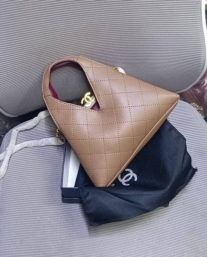 Chanel


135 dhs🇦🇪🇦🇪

with box
size 23cm

Zain26
♥️♥️♥️