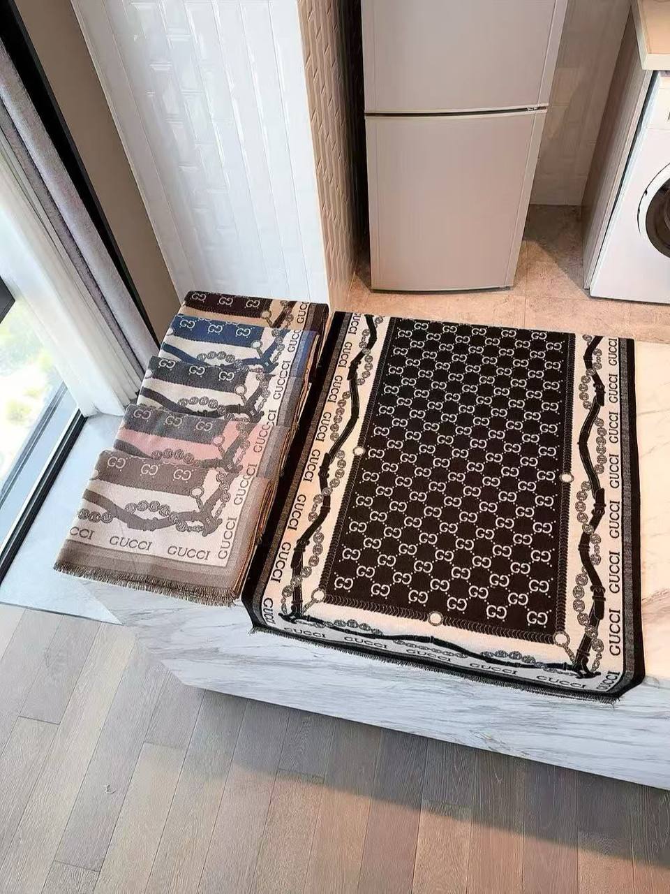 Scarf
45 dhs🪙💚

Zain90
♥️♥️♥️