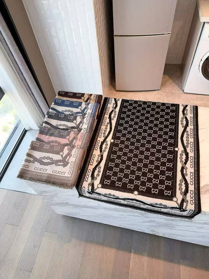 Scarf
45 dhs🪙💚

Zain90
♥️♥️♥️