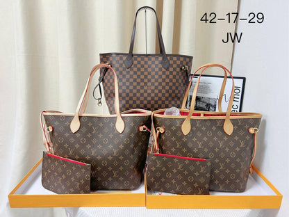 LV
42 cm with box 
105 dhs🇦🇪🇦🇪

Zain17
♥️♥️♥️