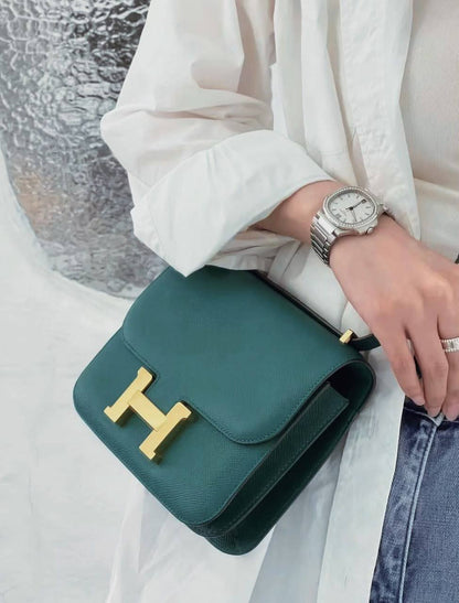HERMES 
 GOOD QUALITY WITH BOX 
110 dhs✅

Zain39
♥️♥️♥️