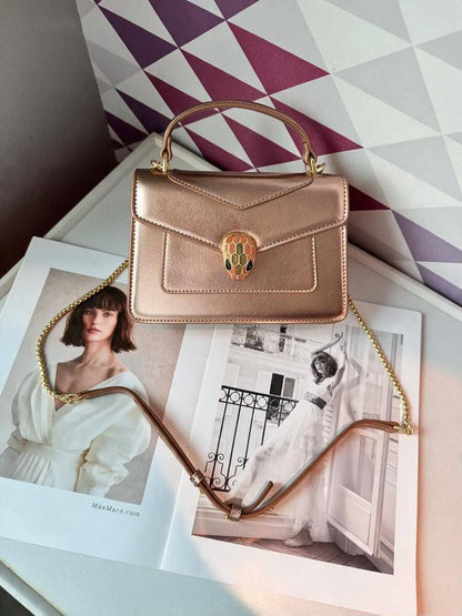 BVLGARI
Best quality with box
120 dhs🇦🇪🇦🇪
Size  22CM

Zain175
♥️♥️♥️