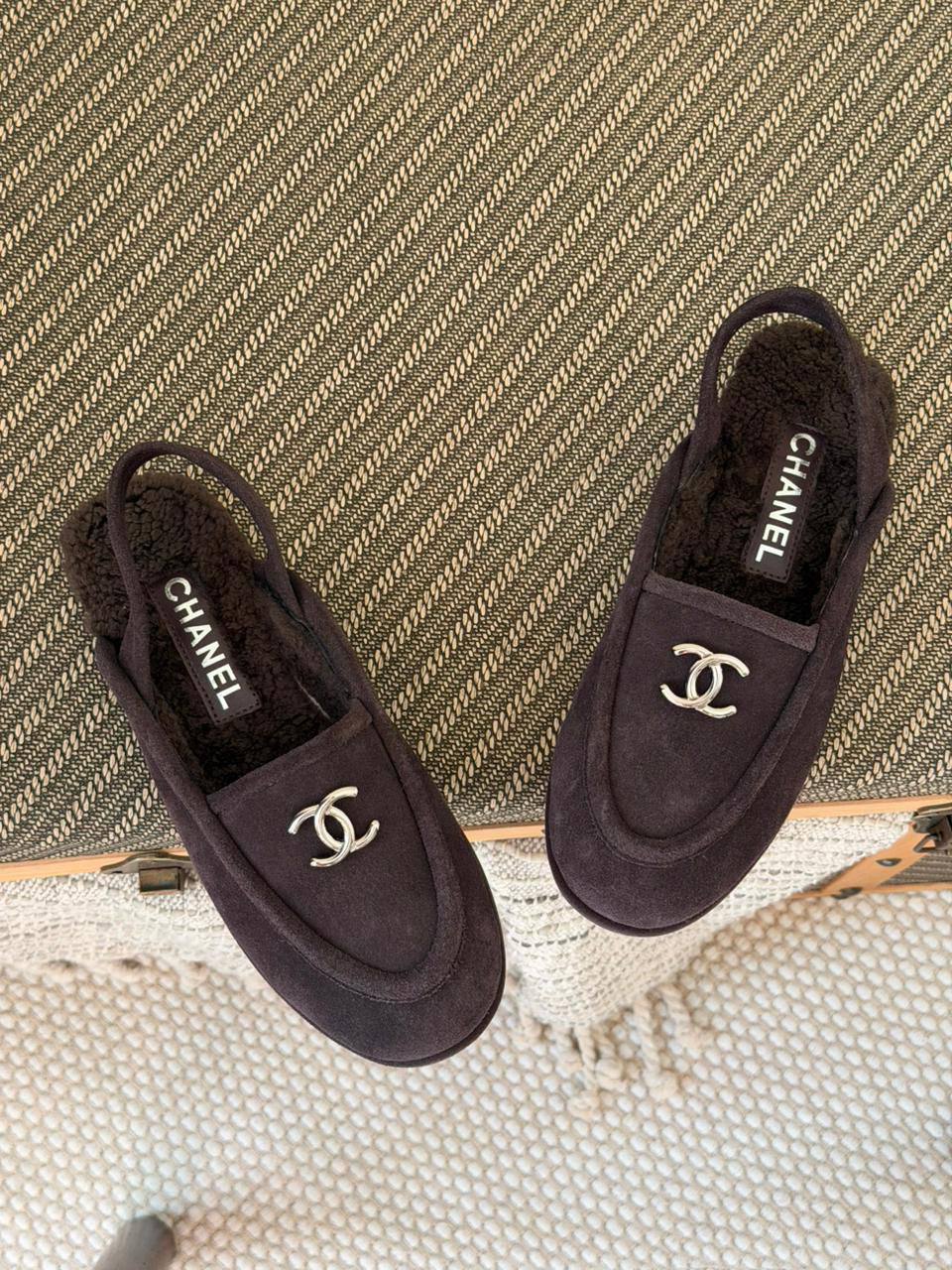 Chanel 
Size: 36 to 41
Super master quality 
480 dhs🪙💚

Zain198
♥️♥️♥️