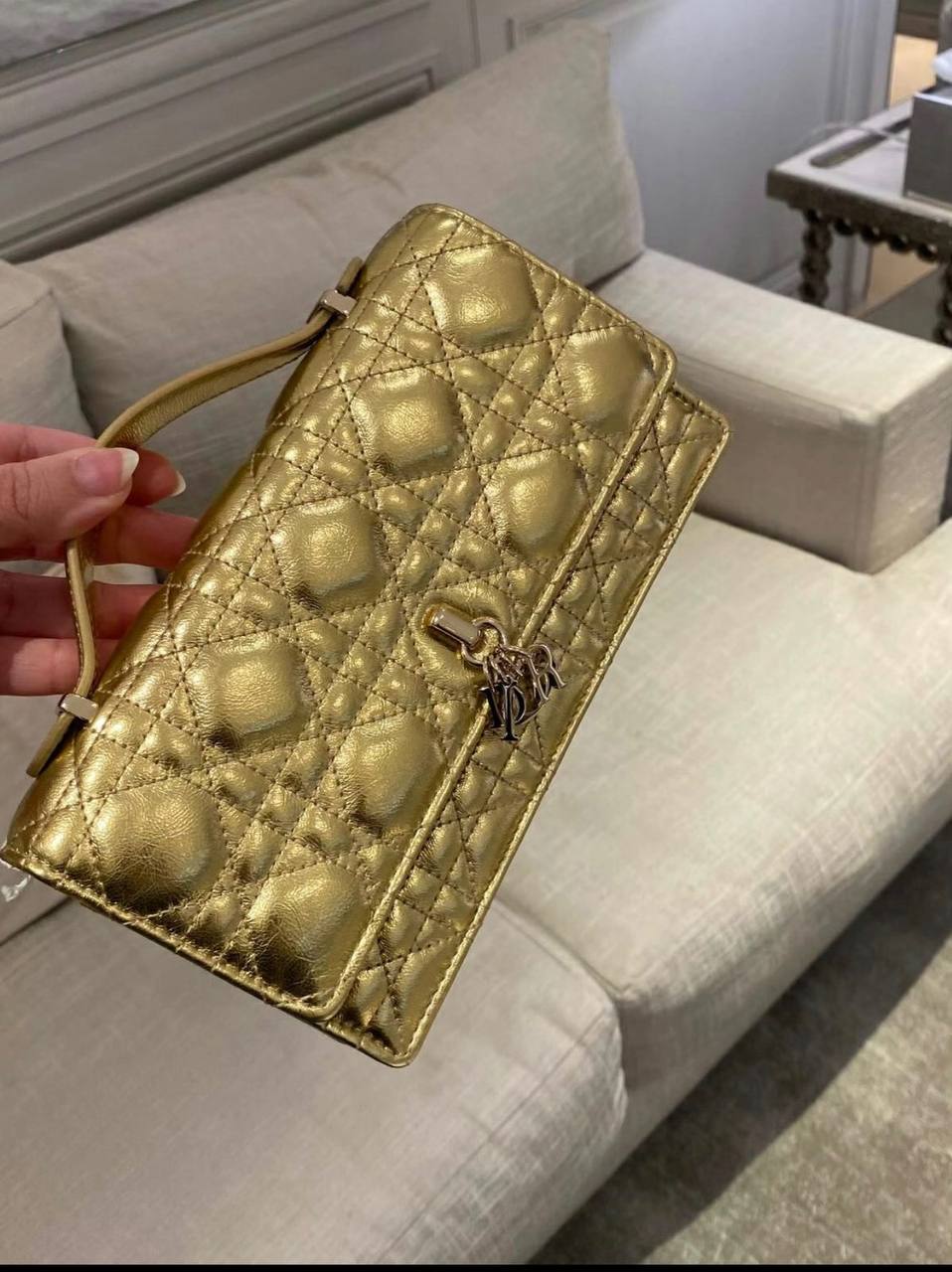 Dior
100 dhs✅
Good-quality 

Zain35
♥️♥️♥️