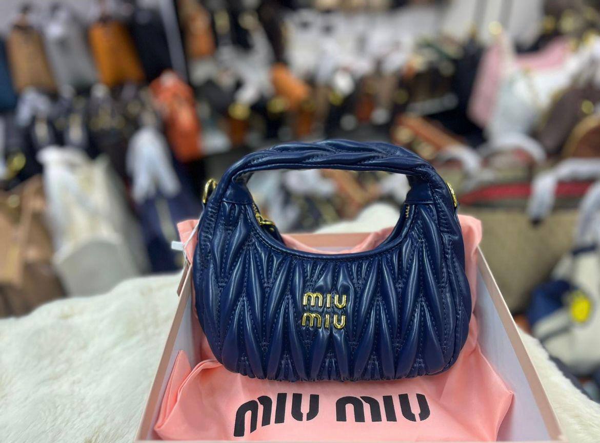 Miu Miu

With box 
🎁🎁🎁

95 dhs🇦🇪

Zain93

اطلبوها من الوتس المثبت في الأعلى👆🏻👆🏻

تواصلو معنا 👈🏻 Zain 
For order WhatsApp pinned 👆🏻

♥️♥️♥️
