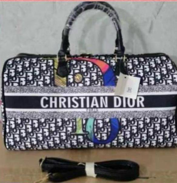 Dior

70 dhs🇦🇪🇦🇪

Zain50
♥️♥️♥️