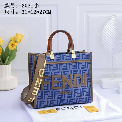FENDI NEW CAME GOOD QUALITY 
MEDIUM SIZE 
110 dhs🇦🇪🇦🇪

Zain295
♥️♥️♥️