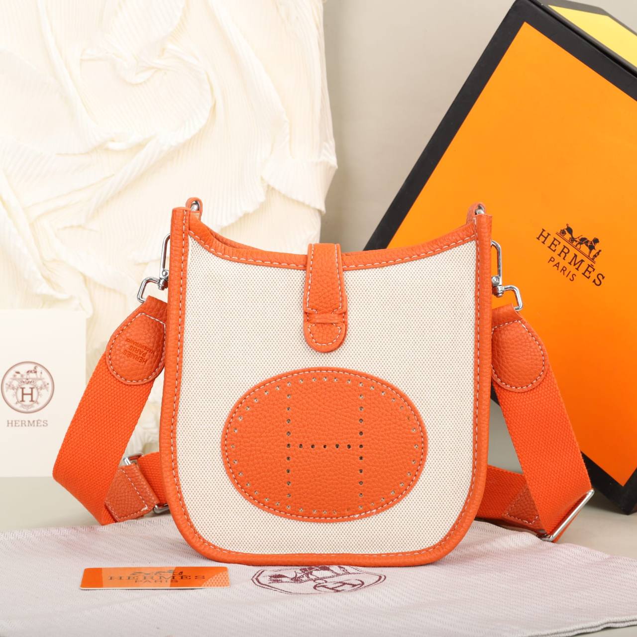 Hermes 
90 dhs🇦🇪🇦🇪 
with box

Zain235
♥️♥️♥️