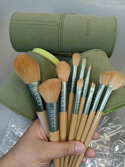 MAKE UP 

BRUSHES 
60 dhs🇦🇪🇦🇪

Zain01
♥️♥️♥️