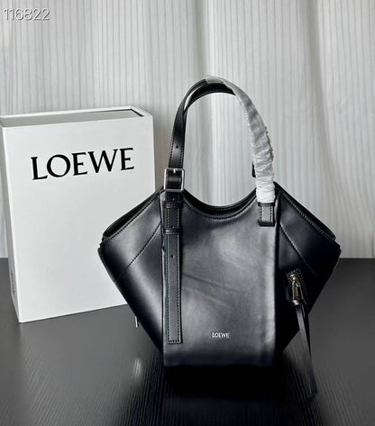 Loewe
Master+++
290 dhs💚

Zain153
♥️♥️♥️