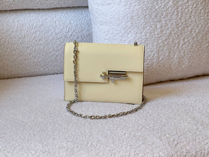 Hermes

18cm💕
master quality😍
with box❤️
430 dhs🇦🇪🇦🇪

Zain52
♥️♥️♥️