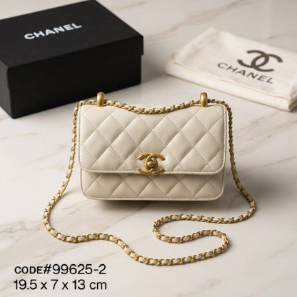 CHANEL ᴘᴇʀғᴇᴄᴛ ғɪᴛ
ғʟᴀᴘ ᴄᴏɪɴ ᴘᴜʀsᴇ ᴀɴᴅ ᴄʜᴀɪɴ
ǫᴜɪʟᴛᴇᴅ ᴄᴀʟғsᴋɪɴ ʟᴇᴀᴛʜᴇʀ
ɢᴏʟᴅ ʜᴀʀᴅᴡᴀʀᴇ
sɪᴢᴇ : 19.5  cm
ᴡɪᴛʜ BOX

75 dhs💓

Zain31
♥️♥️♥️