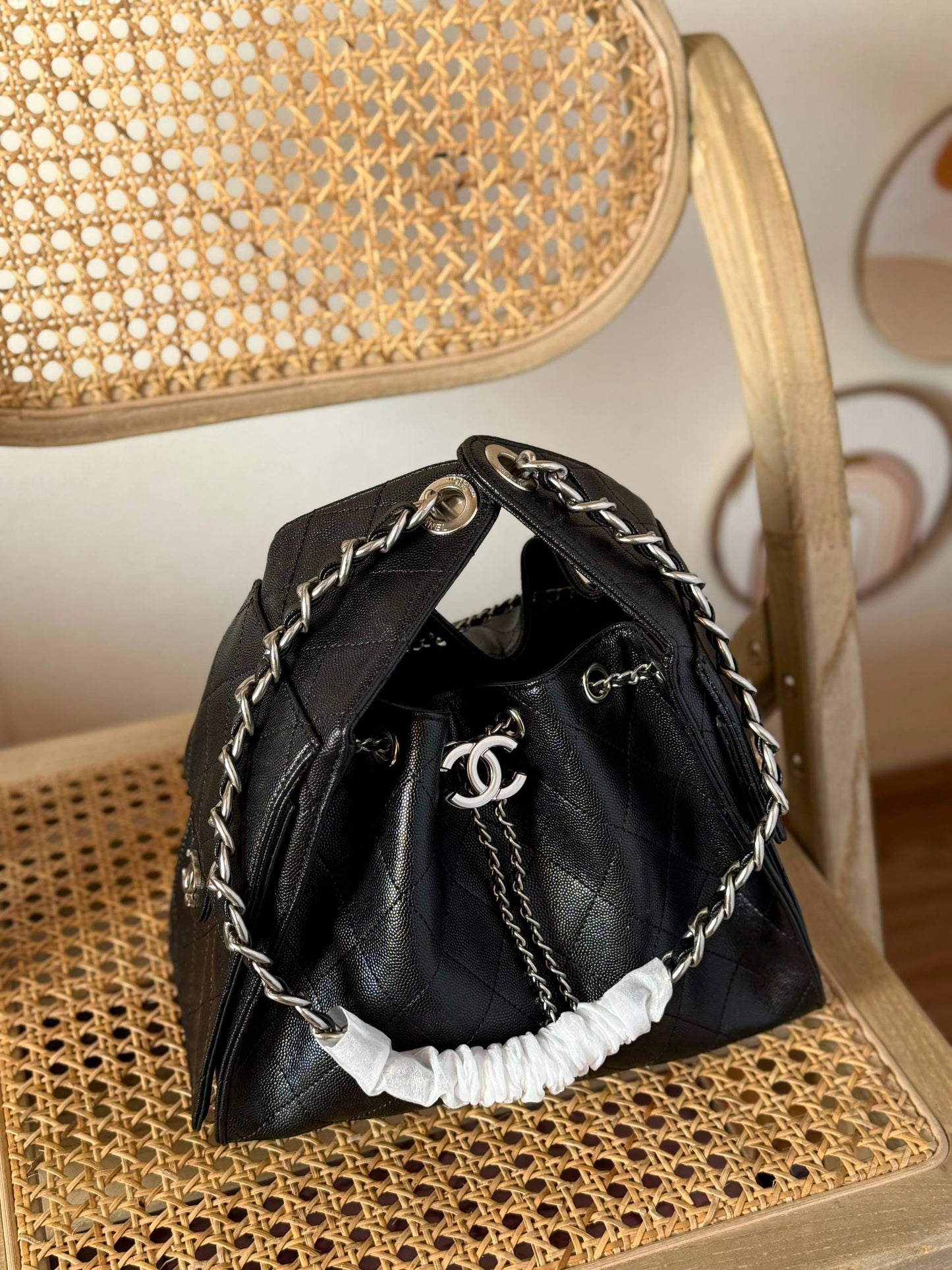 Available again✨✨✨
CHANEL
25cm
380 dhs🇦🇪🇦🇪
*MASTER QUALITY*
With box🎁

Zain167
♥️♥️♥️