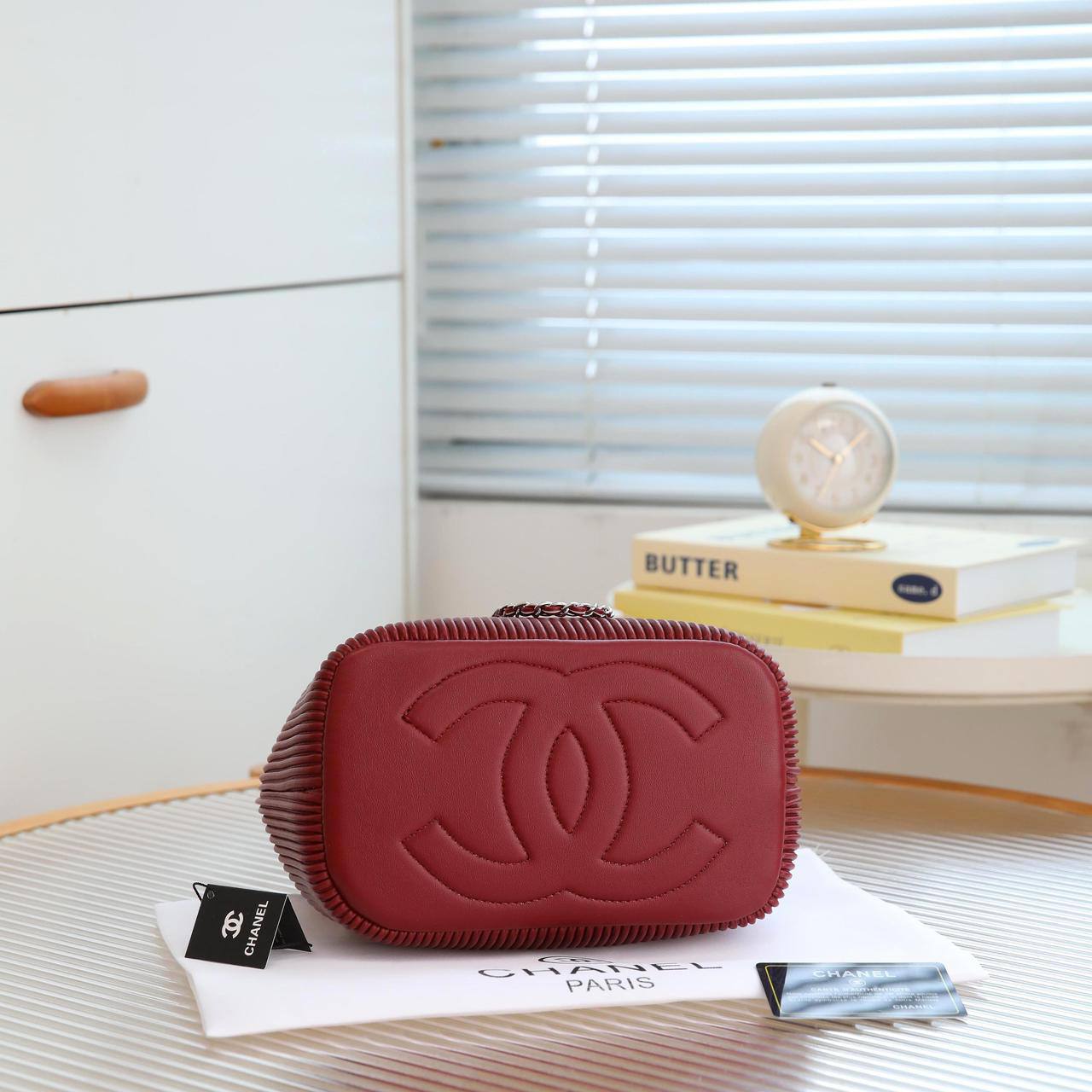Chanel

With box 
 🎁🎁🎁

110 dhs💓

Zain136
♥️♥️♥️