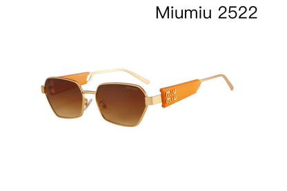Miu Miu
Sunglasses 🕶️ 
good quality 💯
With master box 🗃️ 
50 dhs🌺

Zain273