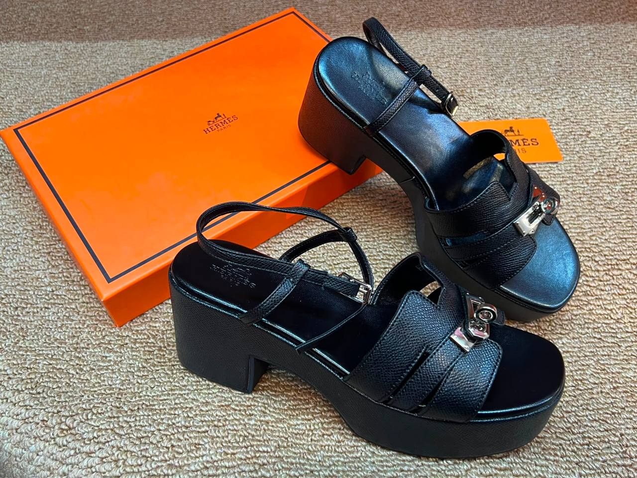 Hermes ladies

36 to 41 

100 dhs🇦🇪🇦🇪🇦🇪

Zain236
♥️♥️♥️
