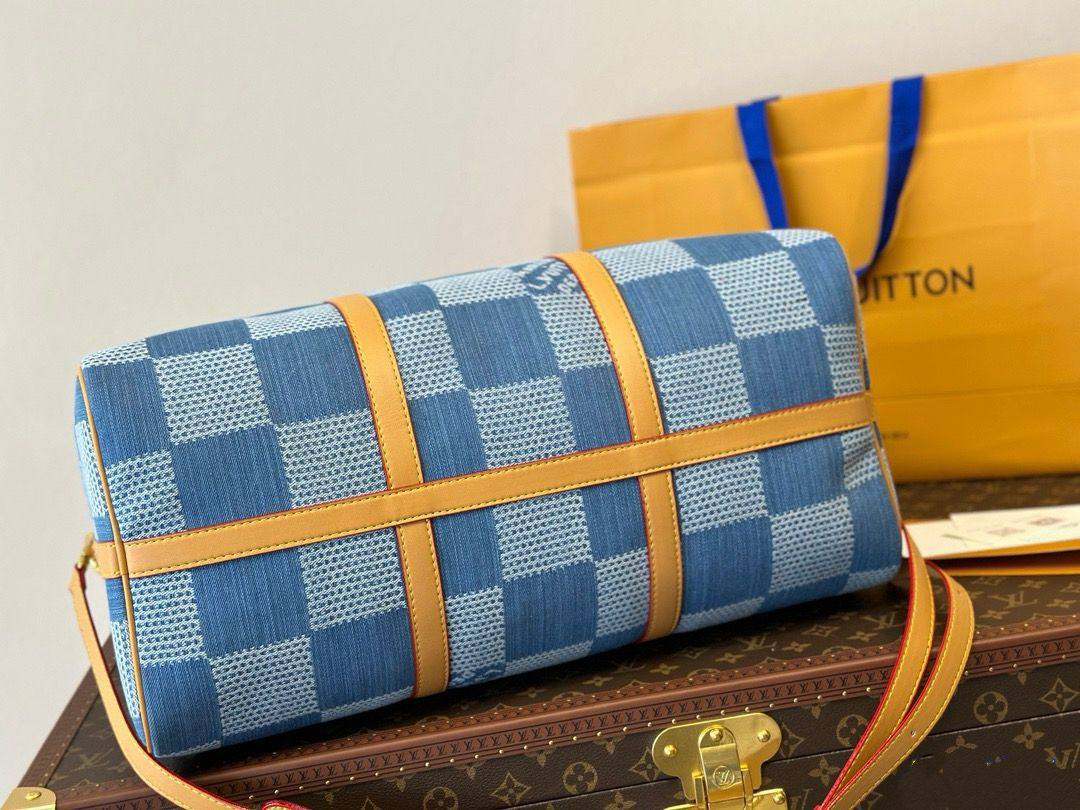 LV

TRAVELLING BAG COPY ONE 

SPECIAL OFFER ONLY 

125 dhs🪙🌨️
⛔️

Zain39
♥️♥️♥️