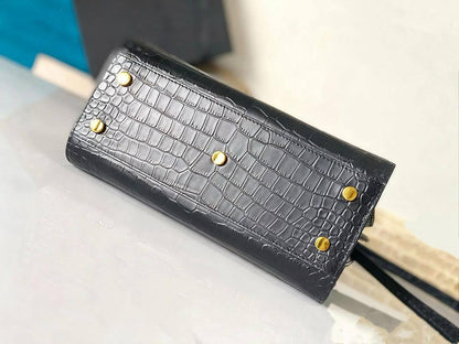 YSL COPY ONE

 NEW CAME 

26CM 

140 dhs🪙🌨️

Zain39
♥️♥️♥️