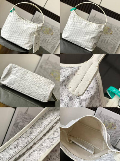 GOYARD
Size   42cm
90 dhs🪙💚
+paper bag

Zain04
♥️♥️♥️