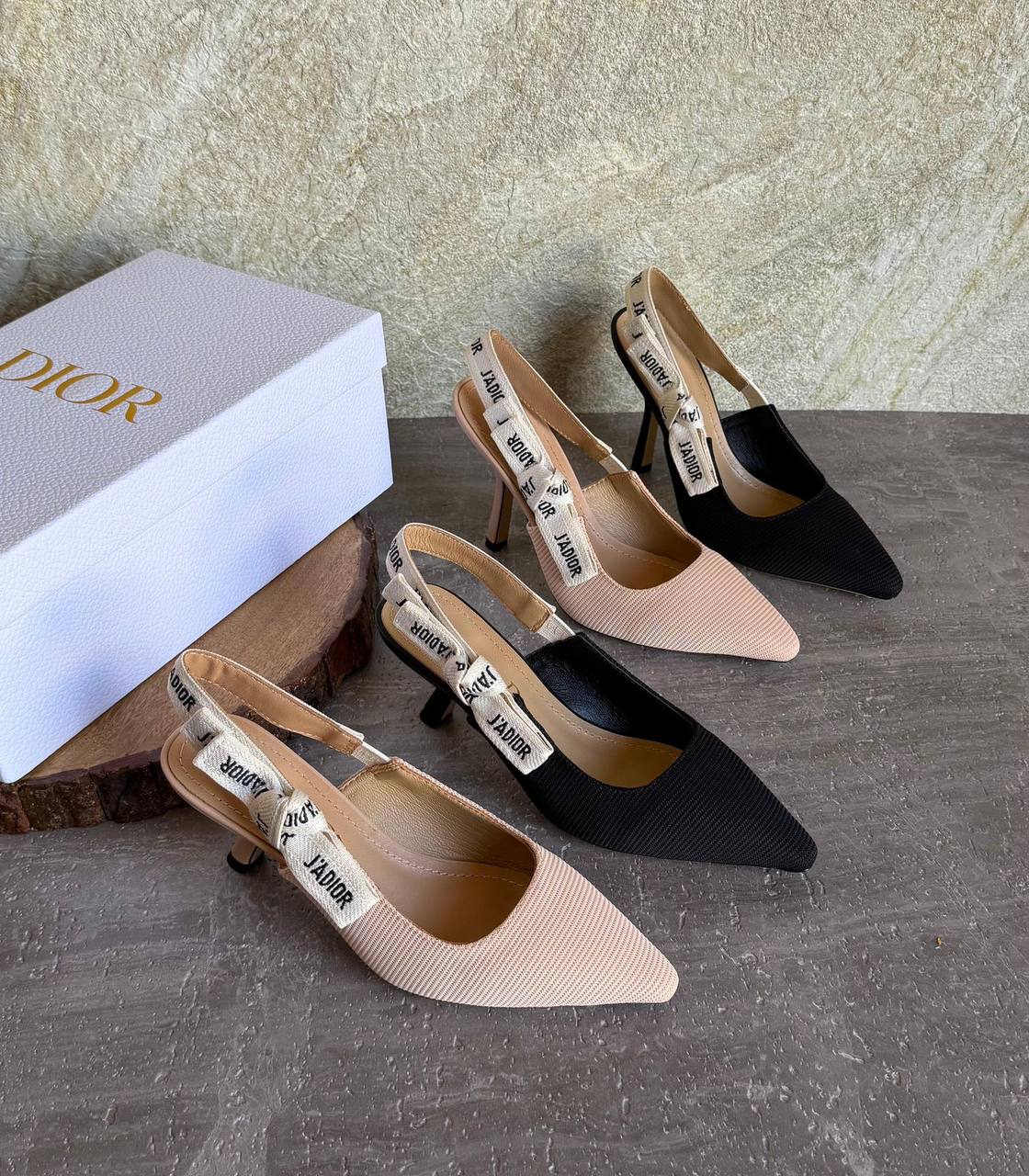 DIOR 
SuperMaster Quality 💯
450 dhs✅
Size: 36-41💥

Zain171
♥️♥️♥️