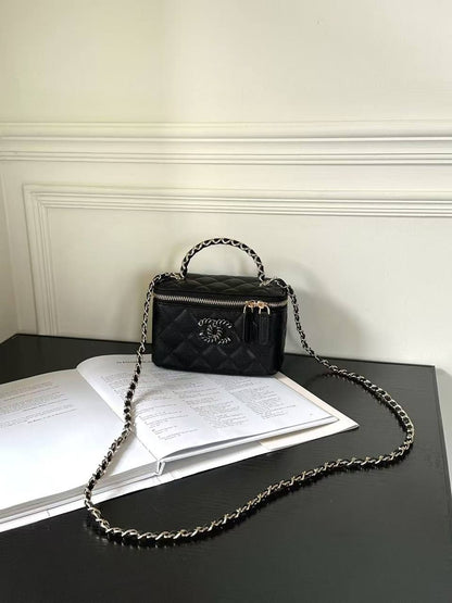 Chanel
withbox 
95 dhs🇦🇪🇦🇪

Zain143
♥️♥️♥️