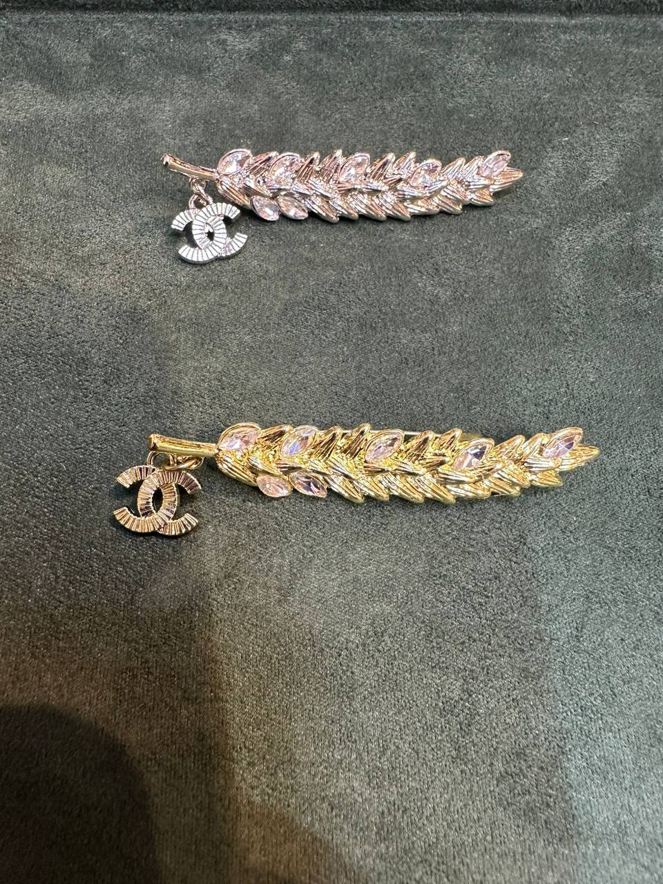 New arrival branded Brooches 

30 dhs🪙🌨️
40 dhs🪙🌨️

pc with branded box and paper bag🎁🎁🎁

Zain243
♥️♥️♥️