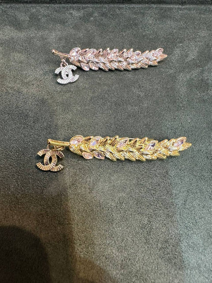 New arrival branded Brooches 

30 dhs🪙🌨️
40 dhs🪙🌨️

pc with branded box and paper bag🎁🎁🎁

Zain243
♥️♥️♥️
